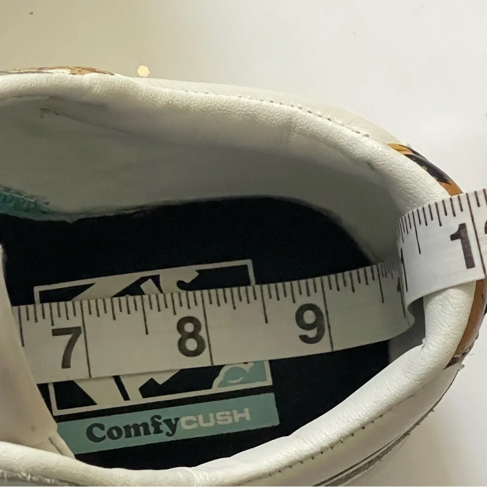 VANS Lace Up Leather Sneakers Women Size 7 Ivory Animal Print Casual Comfy